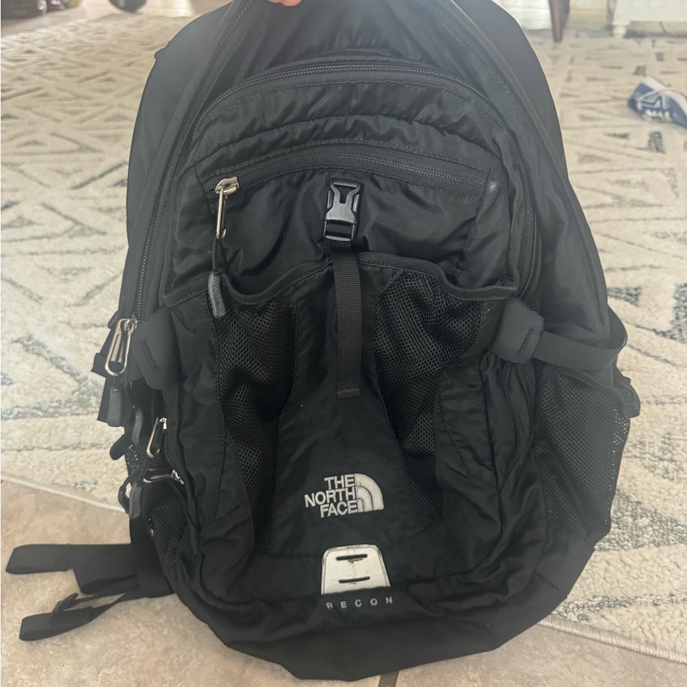 The North Face Recon Backpack Black Laptop Sleeve FlexVent Commuter Hiking